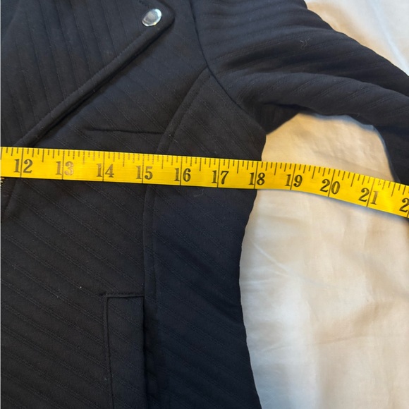 Black zip up jacket
Women’s size Medium. - Picture 12 of 12